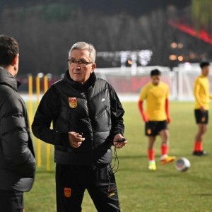 纸牌游戏-伊万转战津门不变阵型应万变？442菱形或仍是首选